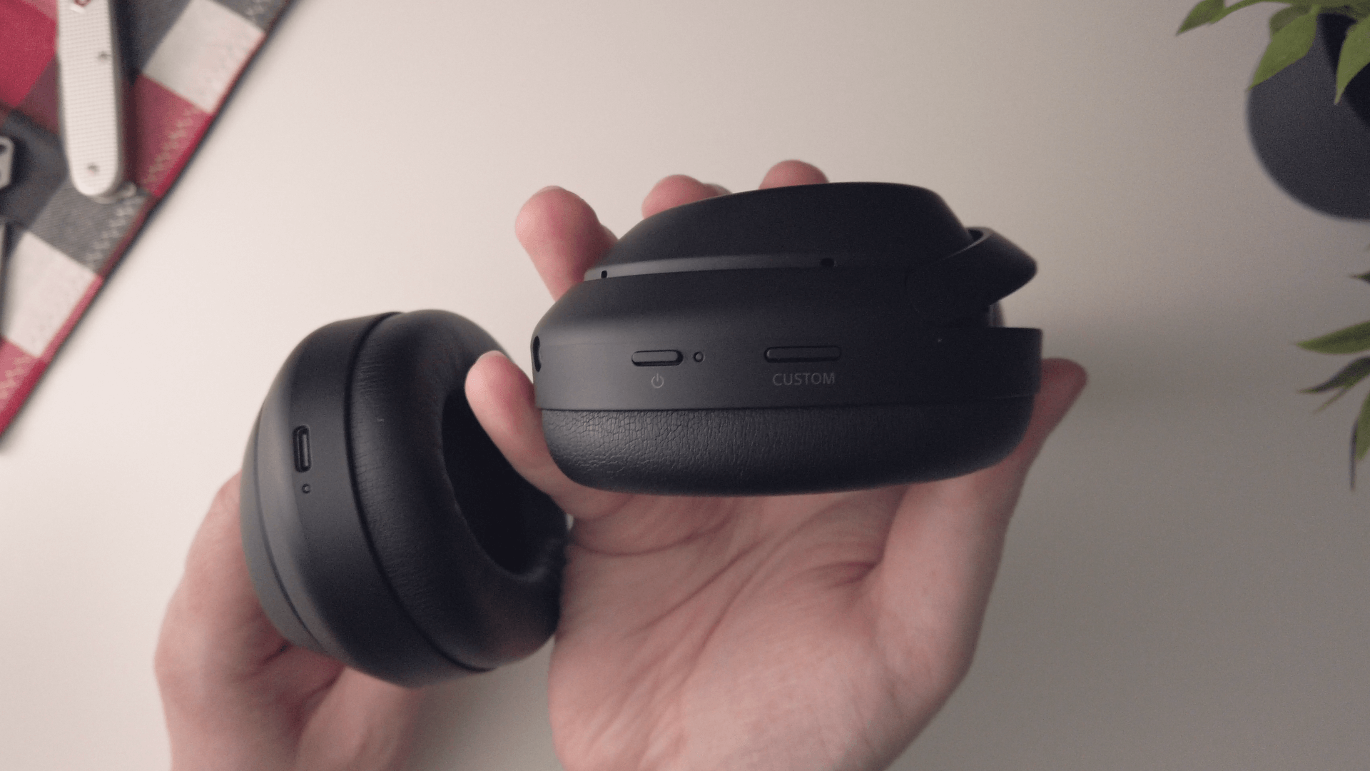 Sony WH-1000XM4 Wireless Noise-Cancelling headphones Review - Samma3a Tech